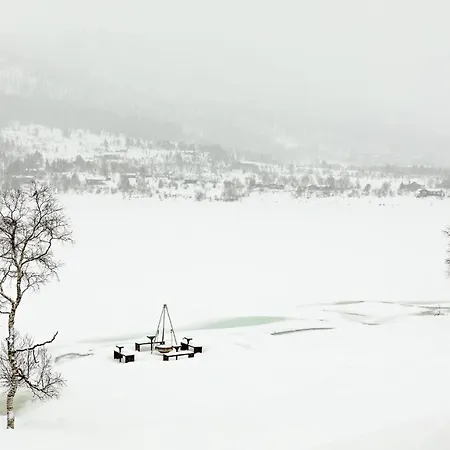 View 4 Bedrooms And 2 Bathrooms Lejlighed